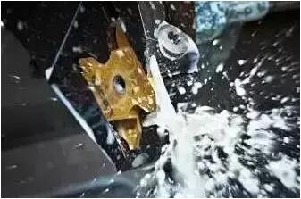 防止切削液發(fā)臭，還鋁合金壓鑄車間一個(gè)良好的環(huán)境